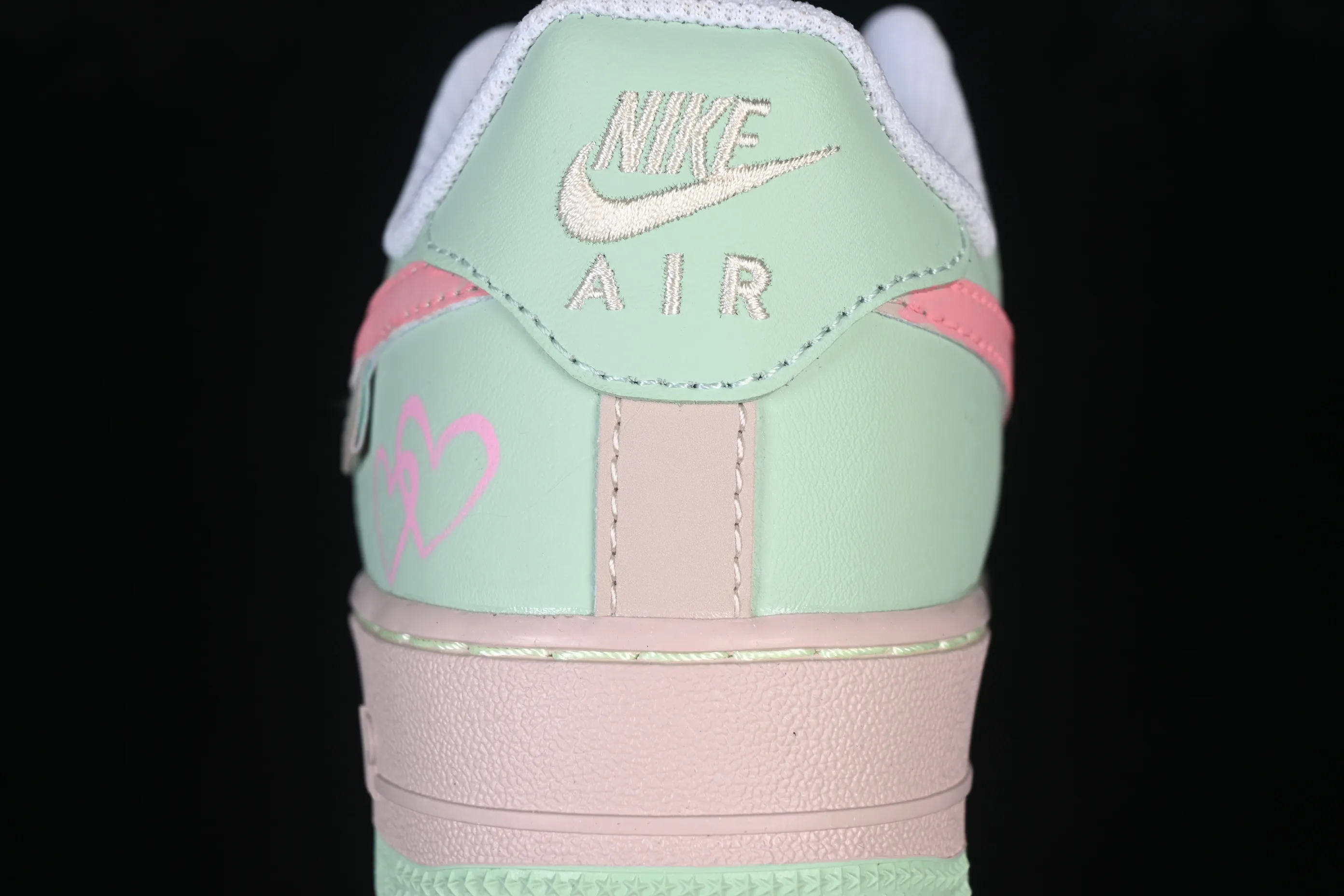All categories Nk Air Force 1 Air Force series Nk Air Force 1 Low Air Force low top Nike Air Force 1'07 Low "Mint & Pink Sweetheart" Hand-painted graffiti Green and pink sweetheart Air Force 1 low-top casual sneakers DB3301-909